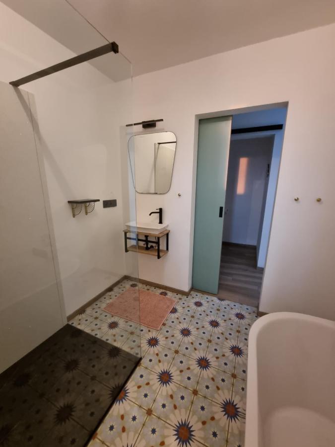Cerf, Ouvre-Moi B&B ロシュフォール エクステリア 写真